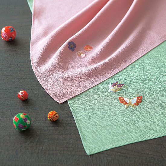 【訳あり自家用商品】中巾ポリエステルちりめん刺繍入りふくさ グリーン2